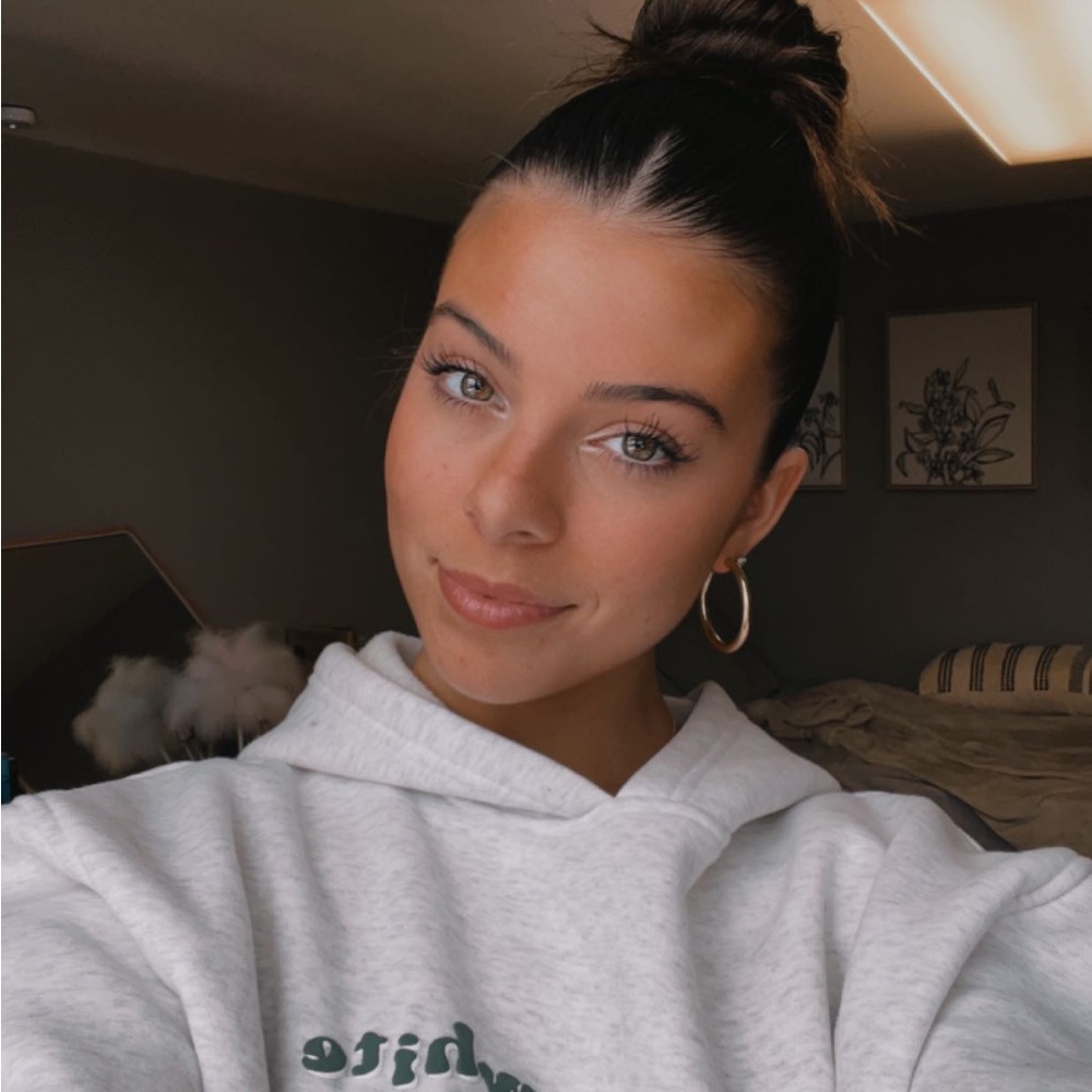 Meet your Posher, Caroline